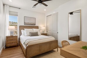 5 chambres, bureau, fer et planche à repasser, lit parapluie