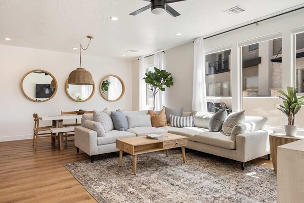 Télévision, cheminée, jeux vidéo, table de tennis de table