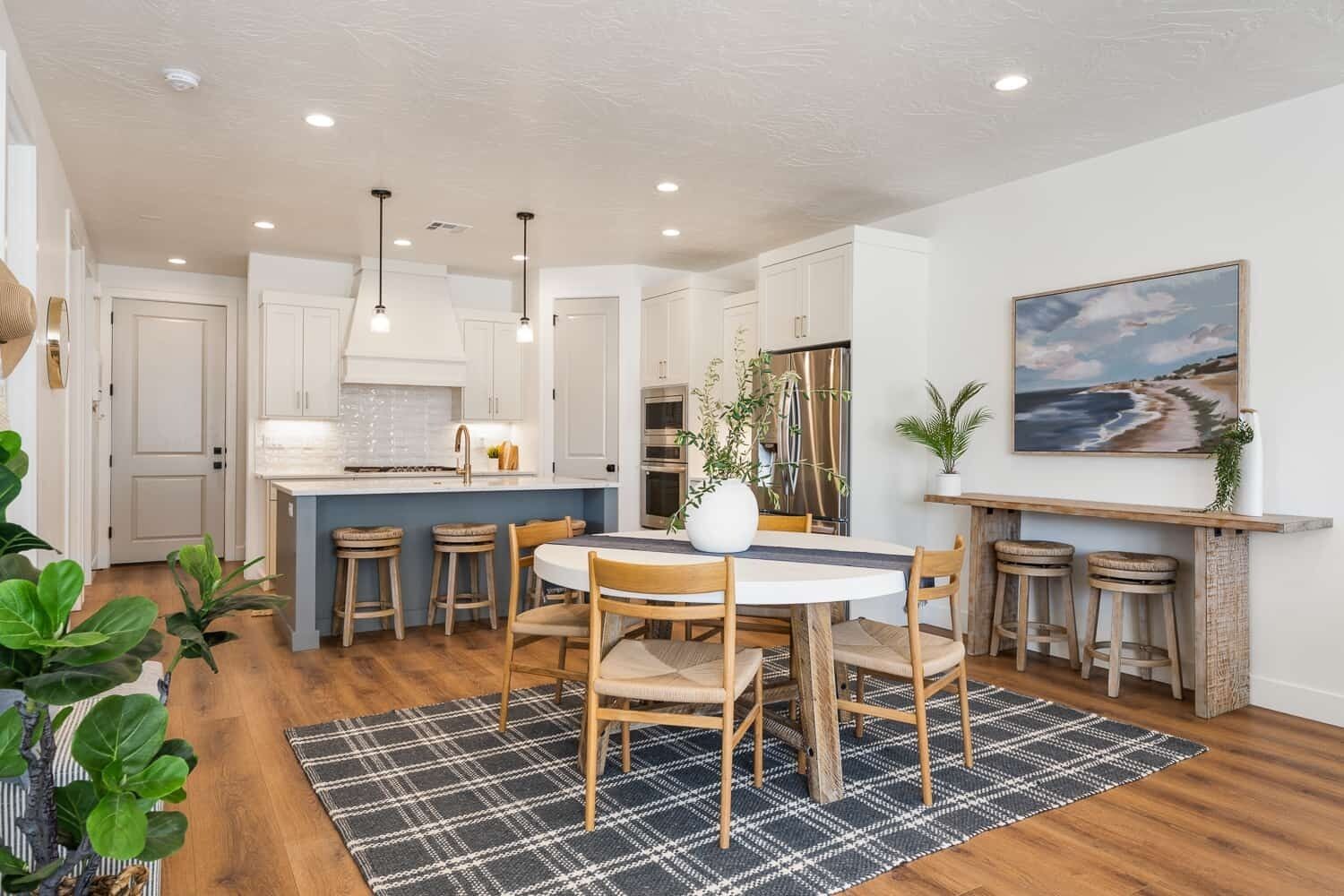 Experience Utah at the Lake House:Private Hot Tub, and Electric Scooters