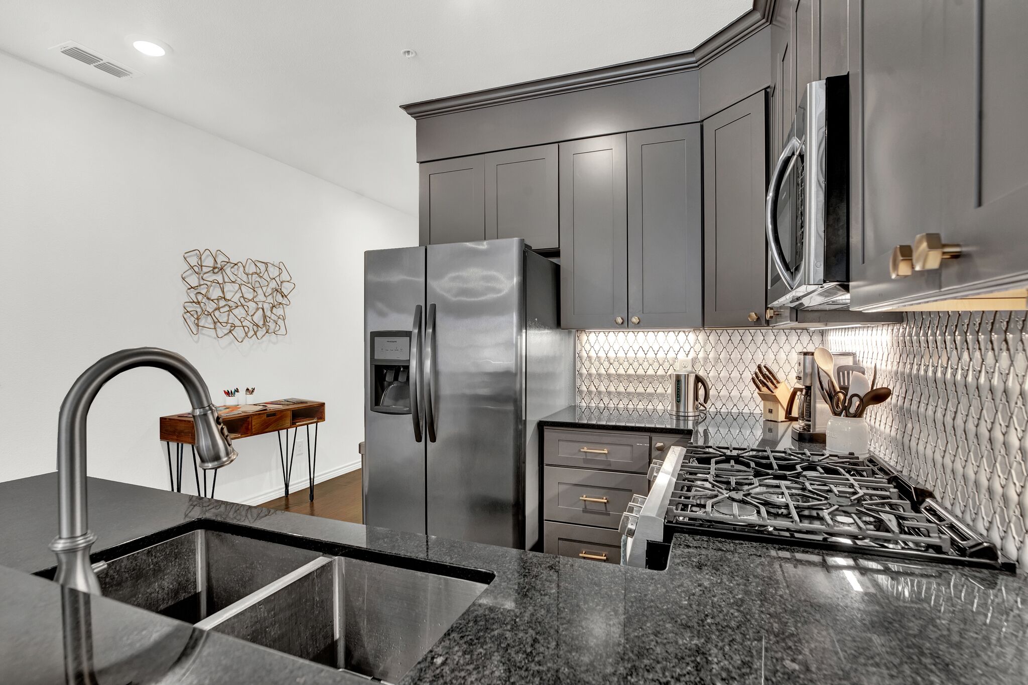 Spacious 2 Bedroom Luxury Condo in the Texan Wine Country