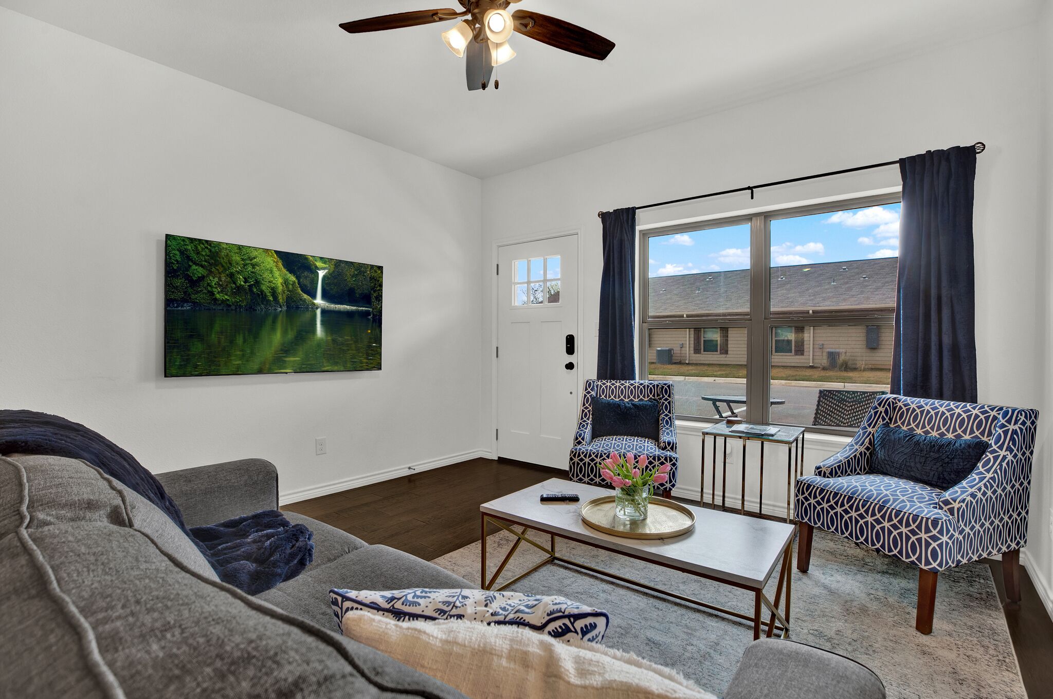 Spacious 2 Bedroom Luxury Condo in the Texan Wine Country