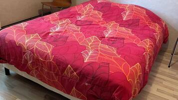 2 bedrooms, iron/ironing board, travel cot, free WiFi