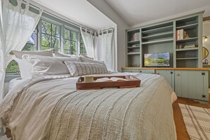 6 slaapkamers, een strijkplank/strijkijzer, beddengoed