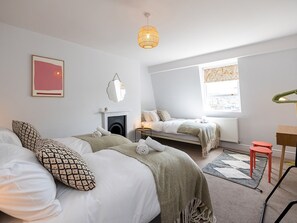 3 bedrooms, iron/ironing board, free WiFi, bed sheets