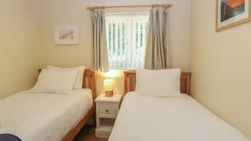 Cottage | 2 bedrooms, WiFi (free), individually decorated, individually furnished