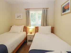 Cottage | 2 bedrooms, WiFi (free), individually decorated, individually furnished - 15 The Dell (Norwich)