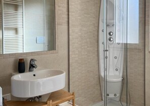 Shower, hair dryer, bidet, towels - Villa Maria - Apartment with swimming pool (Polignano a Mare)