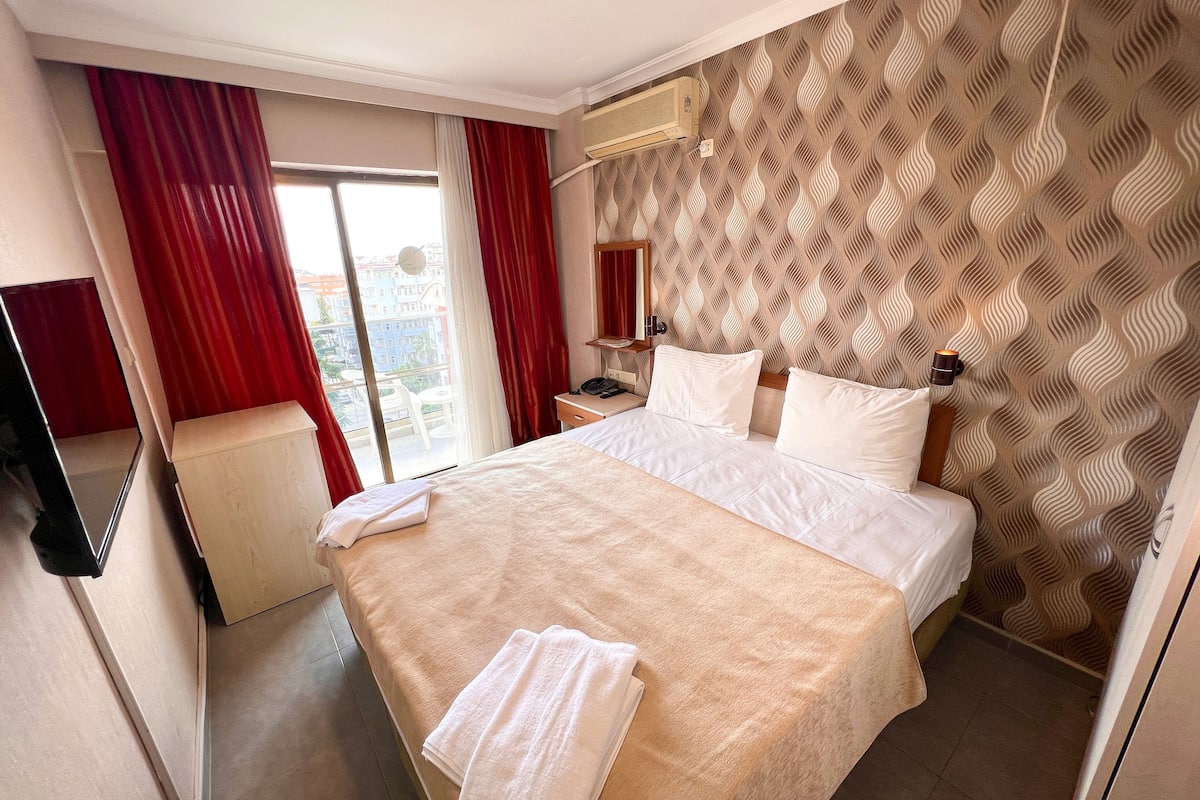 City-Doppelzimmer | Minibar, Verdunkelungsvorhänge, kostenloses WLAN, Bettwäsche
