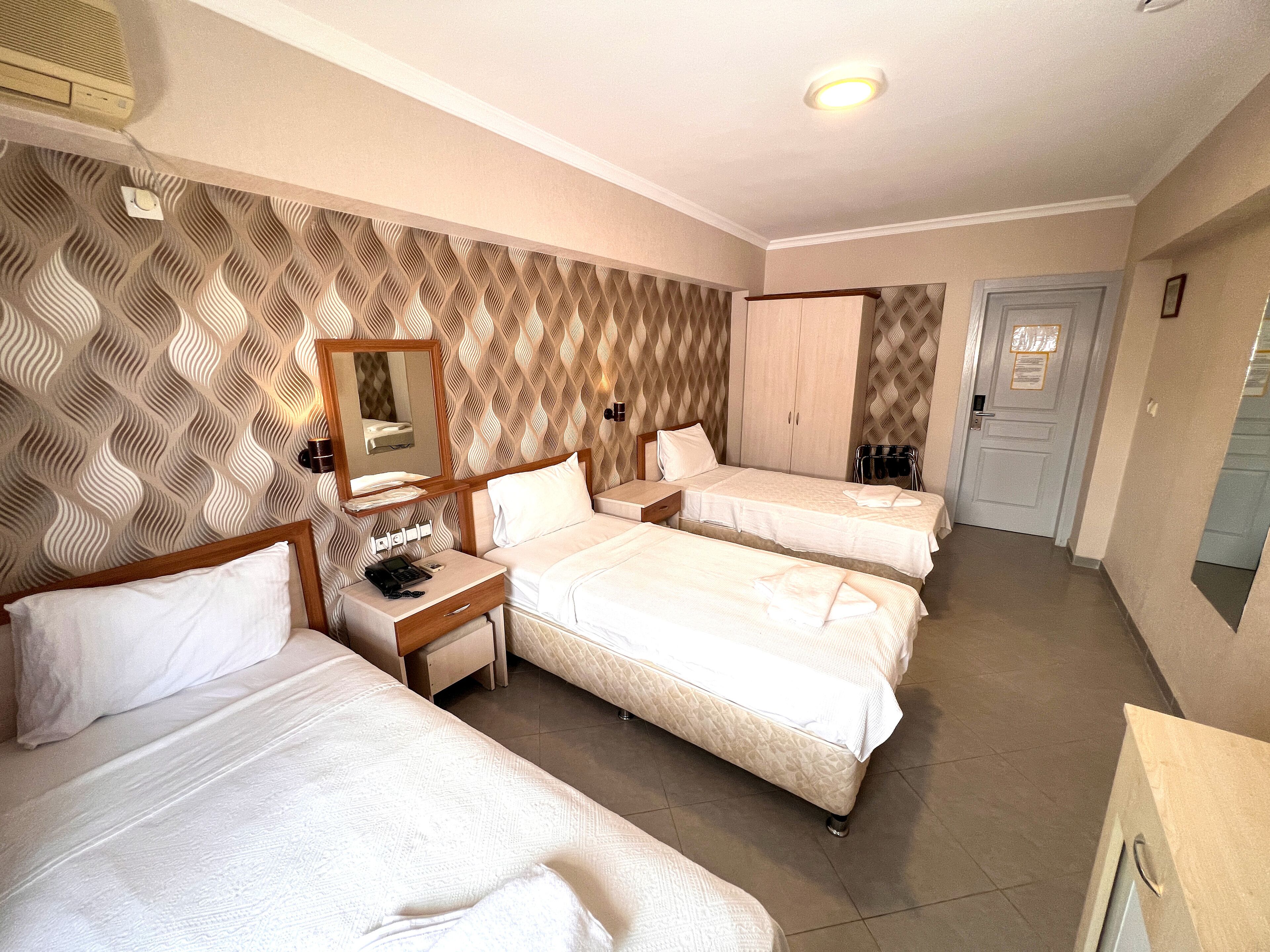 City-Dreibettzimmer | Minibar, Verdunkelungsvorhänge, kostenloses WLAN, Bettwäsche