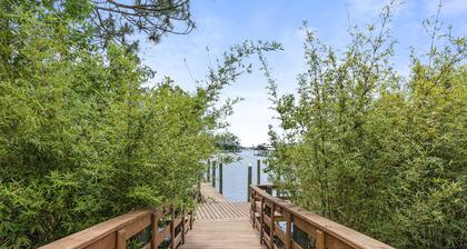 FANTASTIC SPECIALS-Charming Bay Front in Elberta, AL-2 BOAT SLIPS-SLEEPS 12