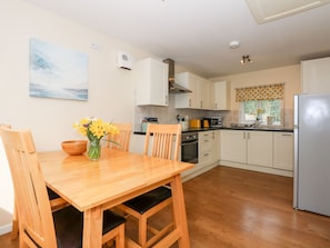 Fridge, dishwasher, cookware/dishes/utensils
