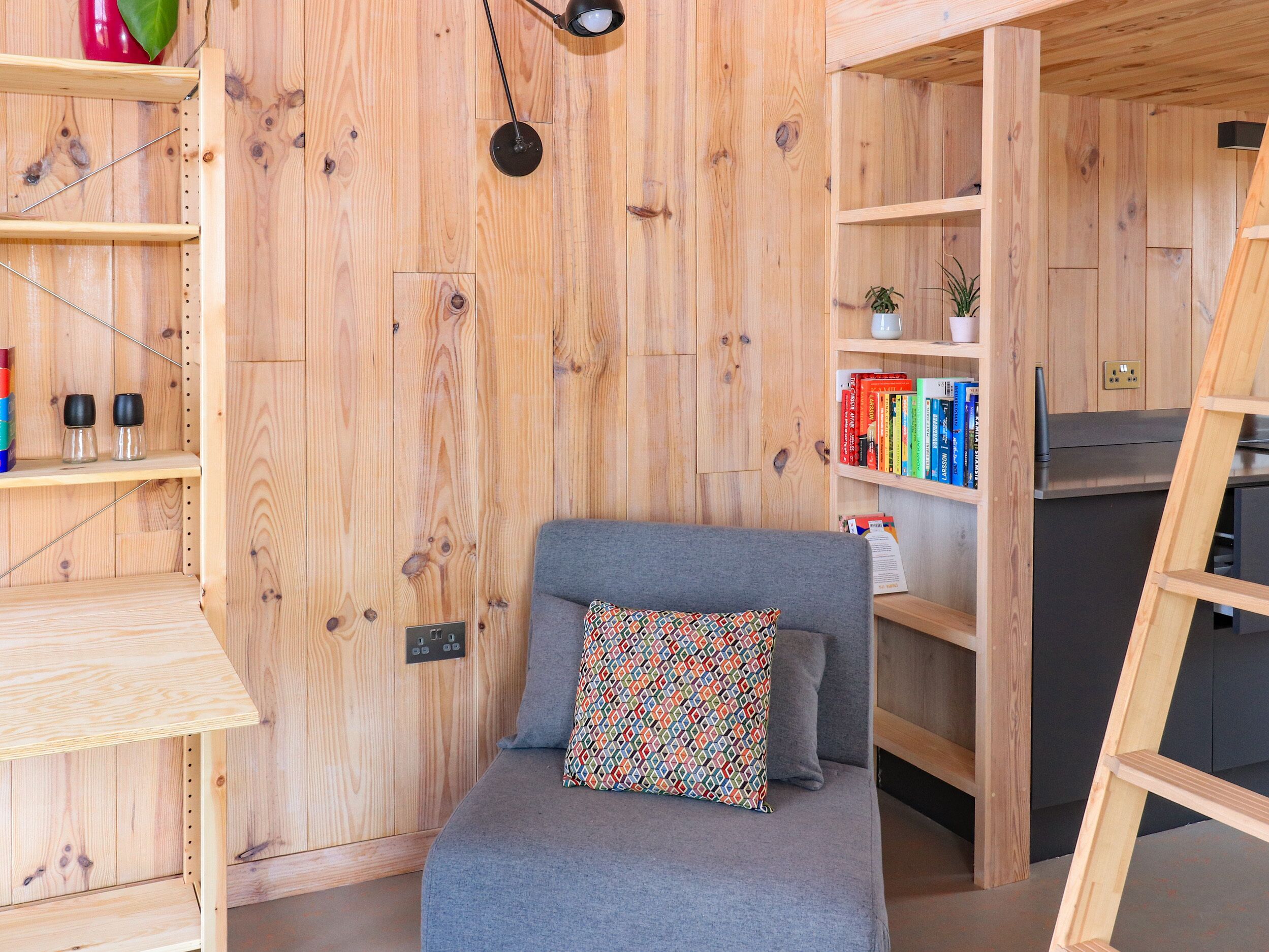 NORTH LIGHT STUDIO, pet friendly in Lochmaddy, North Uist