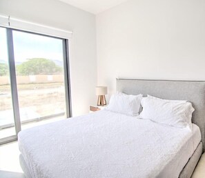 5 chambres, fer et planche à repasser, Wi-Fi, draps fournis