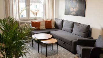 Smart-TV, DVD-Player, Musikbibliothek, Stereoanlage