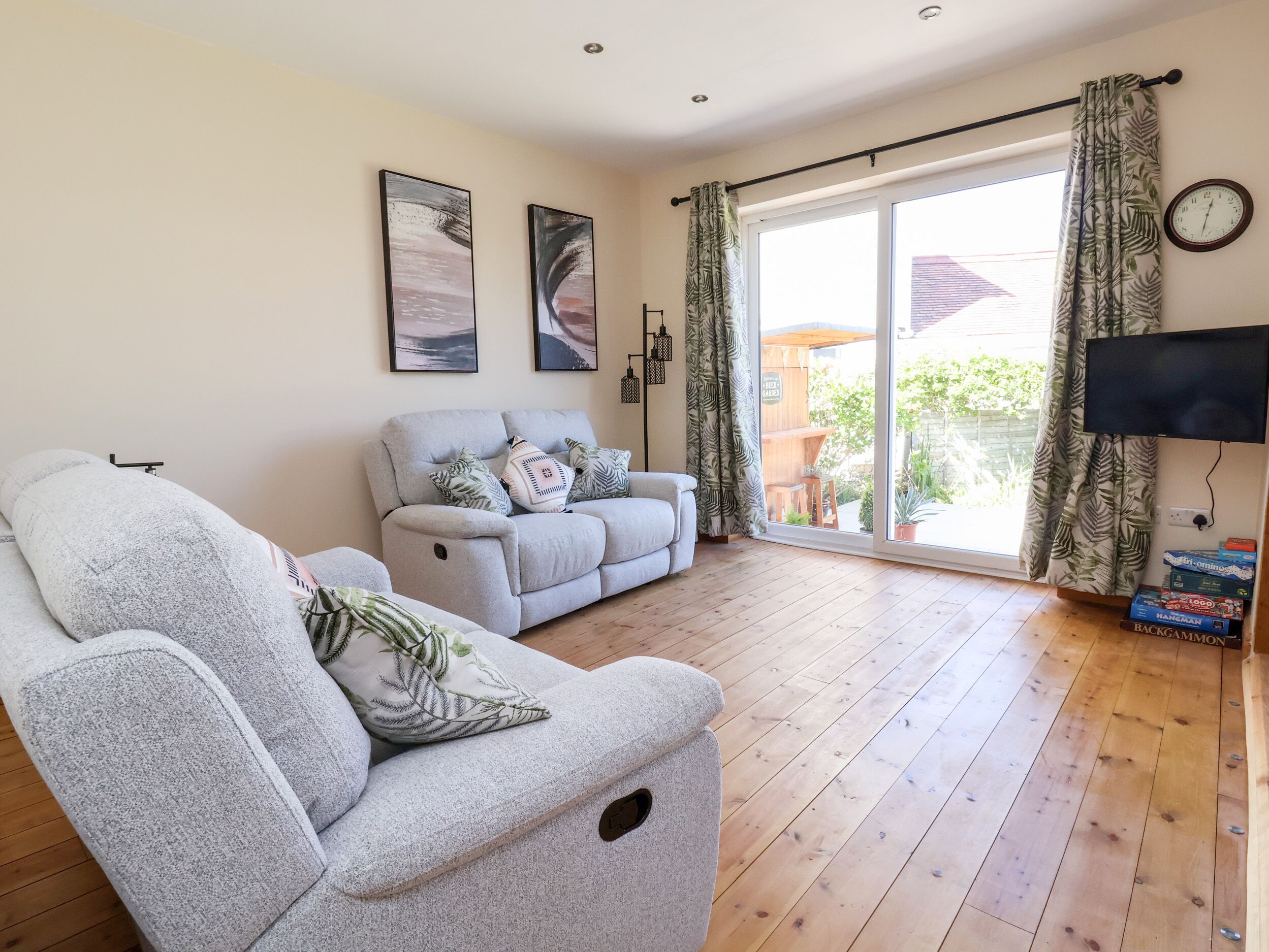 3 RHYD DRIVE, family friendly, with a garden in Rhos-On-Sea