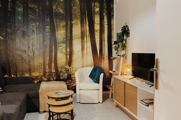 Appartement Affaires | Coin séjour | Télévision à écran plat, Netflix, services de streaming, espaces bureaux