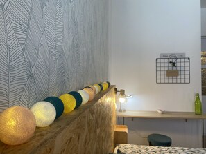 Superior Room - The Green Venice | Individually furnished, desk, laptop workspace, blackout curtains - La maison d'Angelique - Coliving Hotel - Gare de Niort (Niort)