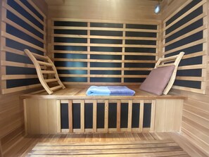 Sauna, 2 treatment rooms, massages