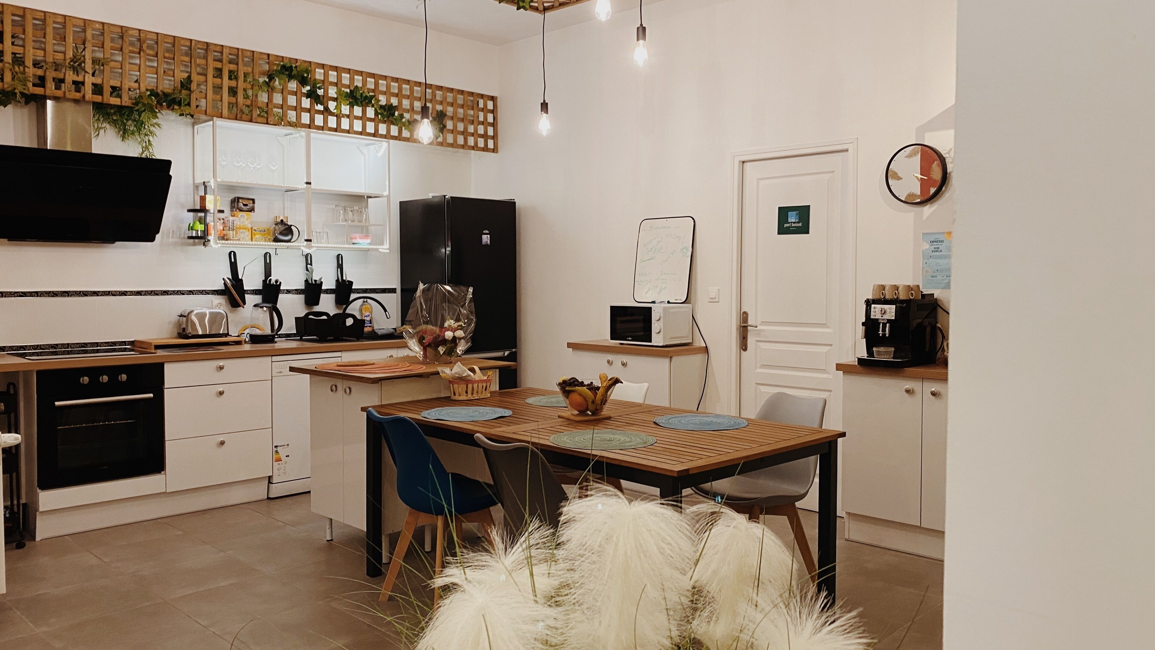 Private rental - 6 rooms | 共用厨房 | 公用冰箱、餐桌