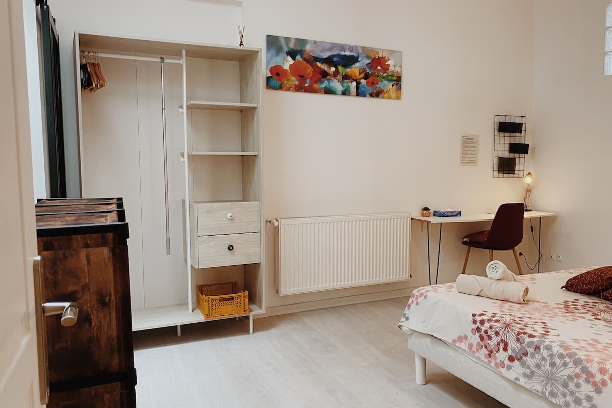 1 bedroom, desk, laptop workspace, blackout drapes