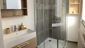 Superior Room, 1 Queen Bed | Bathroom | Shower, hair dryer, towels, soap