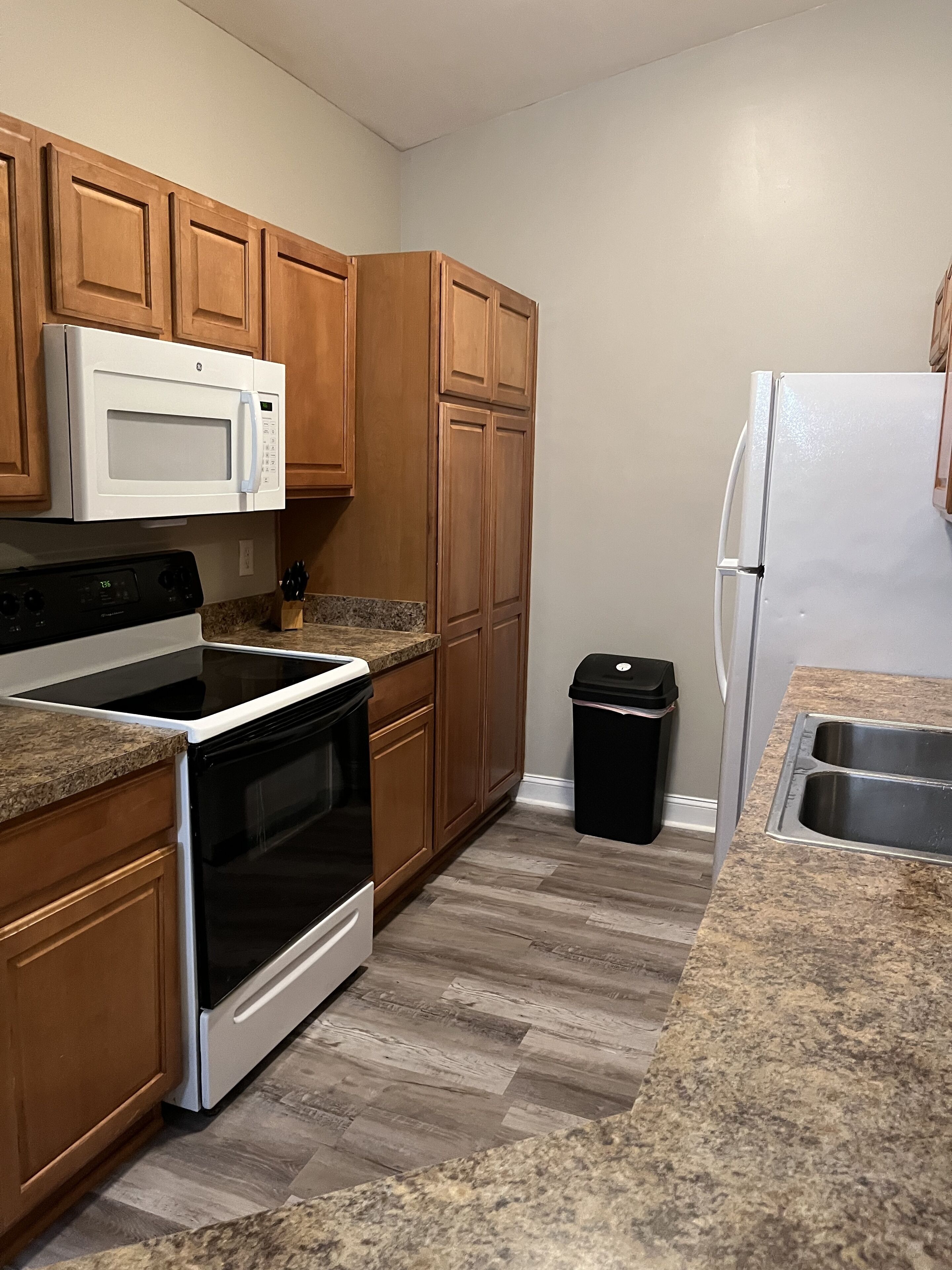 Condo 3BR 2BA with Community pool in Gated Community