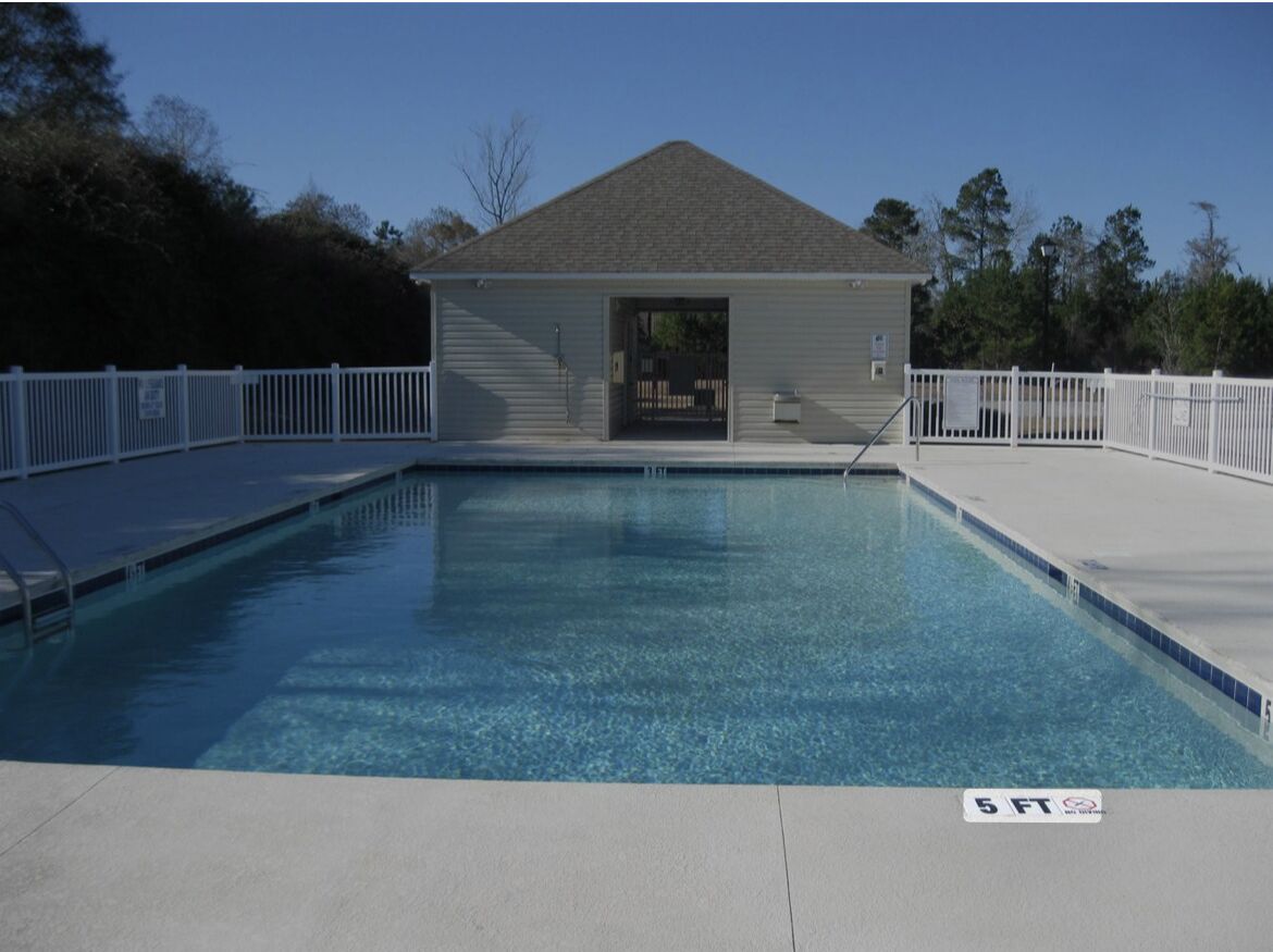 Condo 3BR 2BA with Community pool in Gated Community