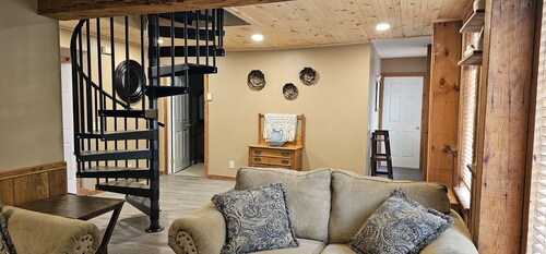 Cottonwood Lake House