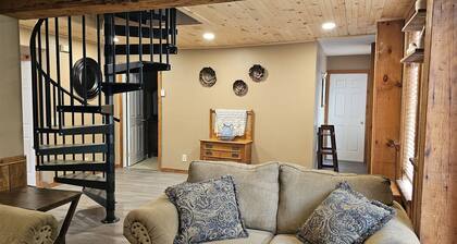 Cottonwood Lake House