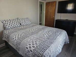 4 bedrooms, WiFi, bed sheets
