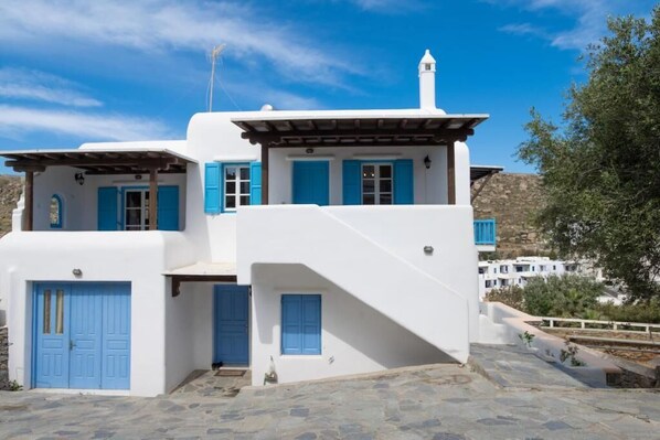 Front of property - Elegance 2 Bedroom Escape in Psarou (Mykonos)