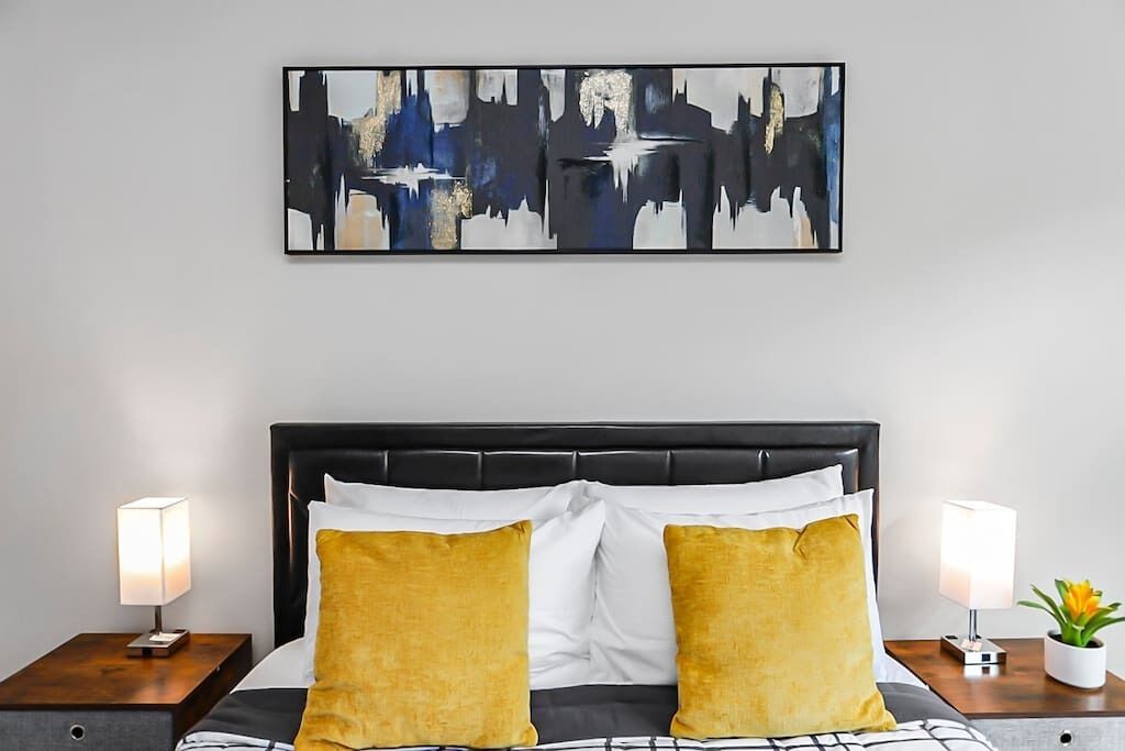 Live in the Heart of Fairfax - Free parking