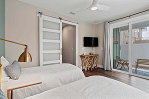 4 camere, una scrivania, ferro/asse da stiro, culla da viaggio