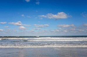 Una spiaggia nelle vicinanze