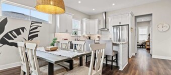 1 Block To Jax Beach: Trendy & Clean Beach Home