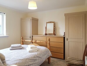 2 bedrooms, free WiFi, bed sheets, wheelchair access - 2 bedroom accommodation in Ceres, near Cupar (Ceres, near Cupar)