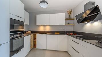 Fridge, microwave, oven, dishwasher