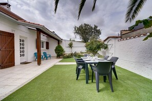 Outdoor dining - La Casa Bohème - Superbe maison au calme avec parking privé (Bordeaux)