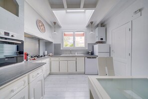 Fridge, microwave, oven, dishwasher