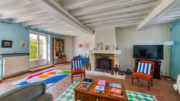 TV, fireplace, DVD player, stereo