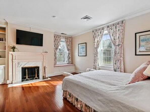 6 bedrooms, free WiFi, bed sheets