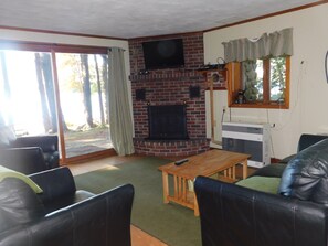 TV, lettore DVD, impianto stereo