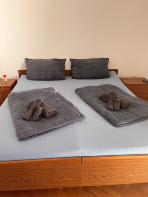 1 bedroom, WiFi, bed sheets - Wohnung Ruhig 100 m zum Strand (Petrcane)