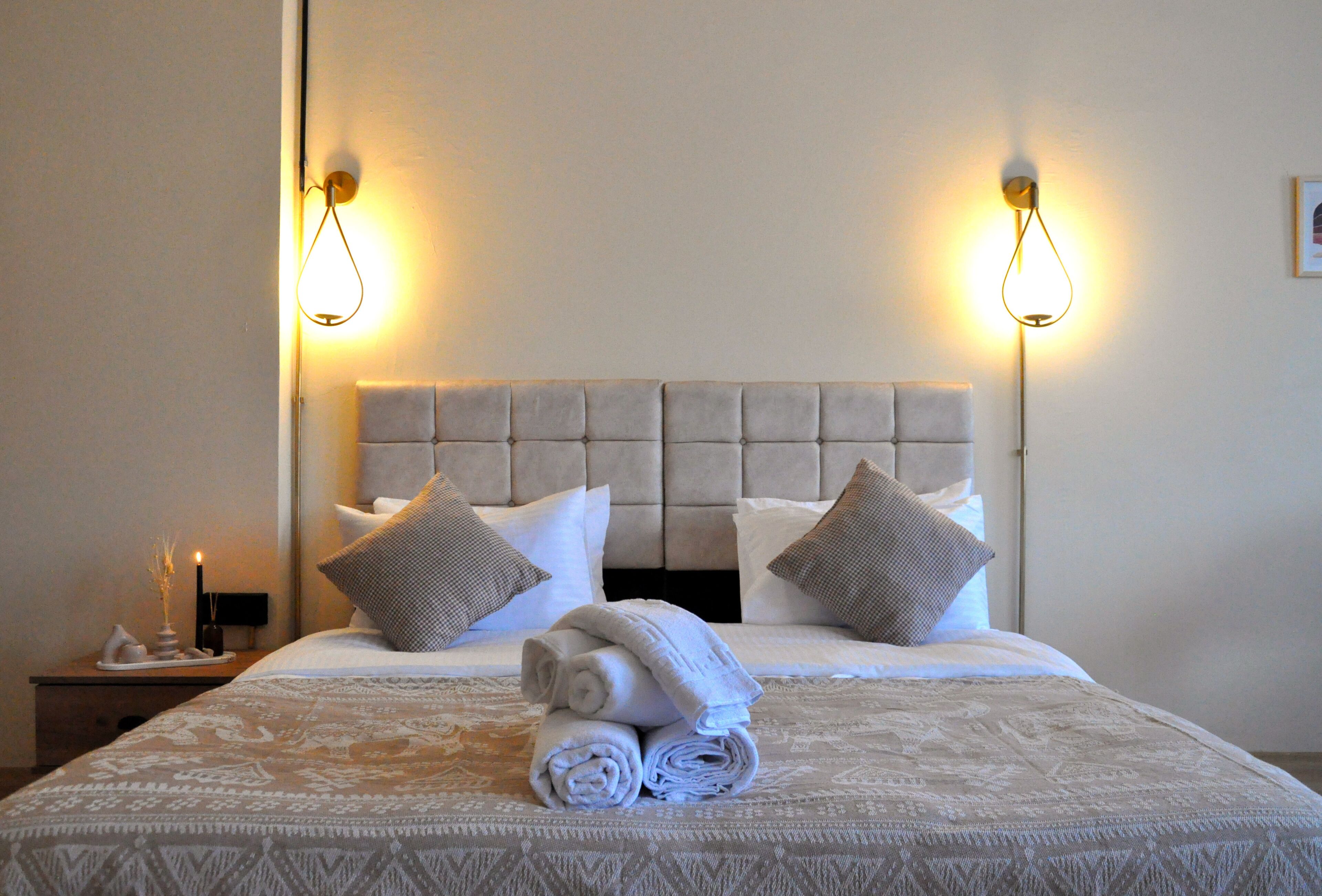 高級寢具、羽絨被、記憶棉床墊、房內夾萬