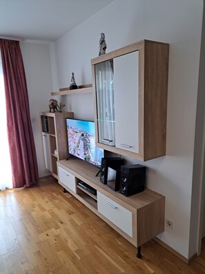 Interior - Mariposa apartment, free private parking in the garage. Near the Mall of Split.. (Split)