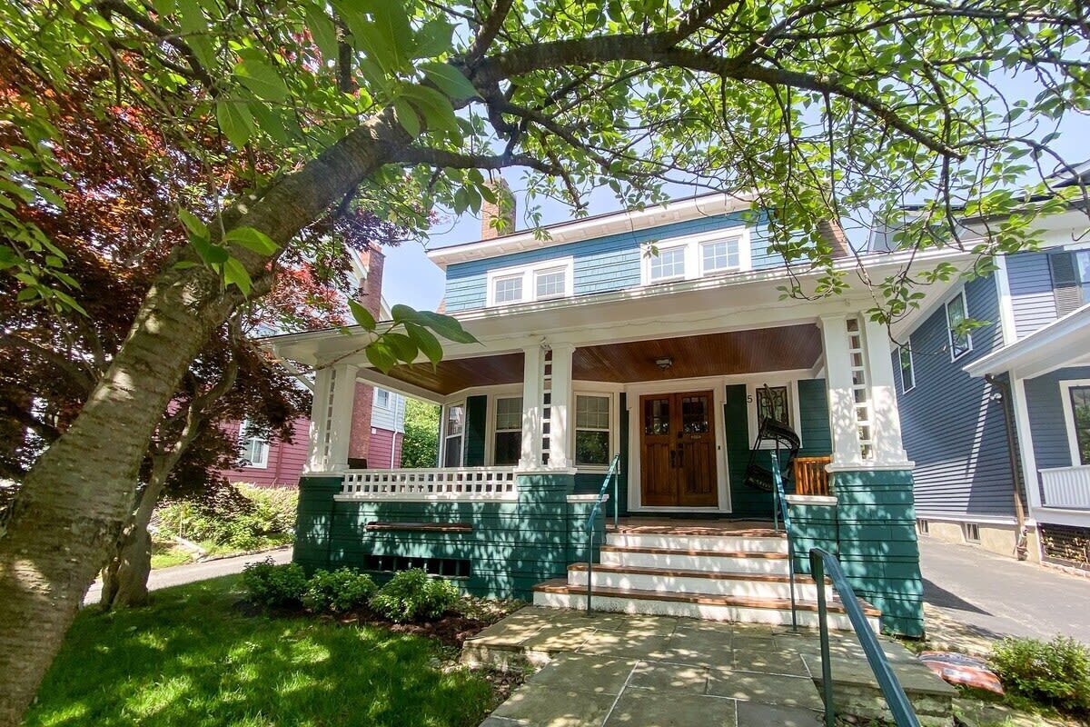 East End Cottage Charming Family Home near Train, Newburgh, NY