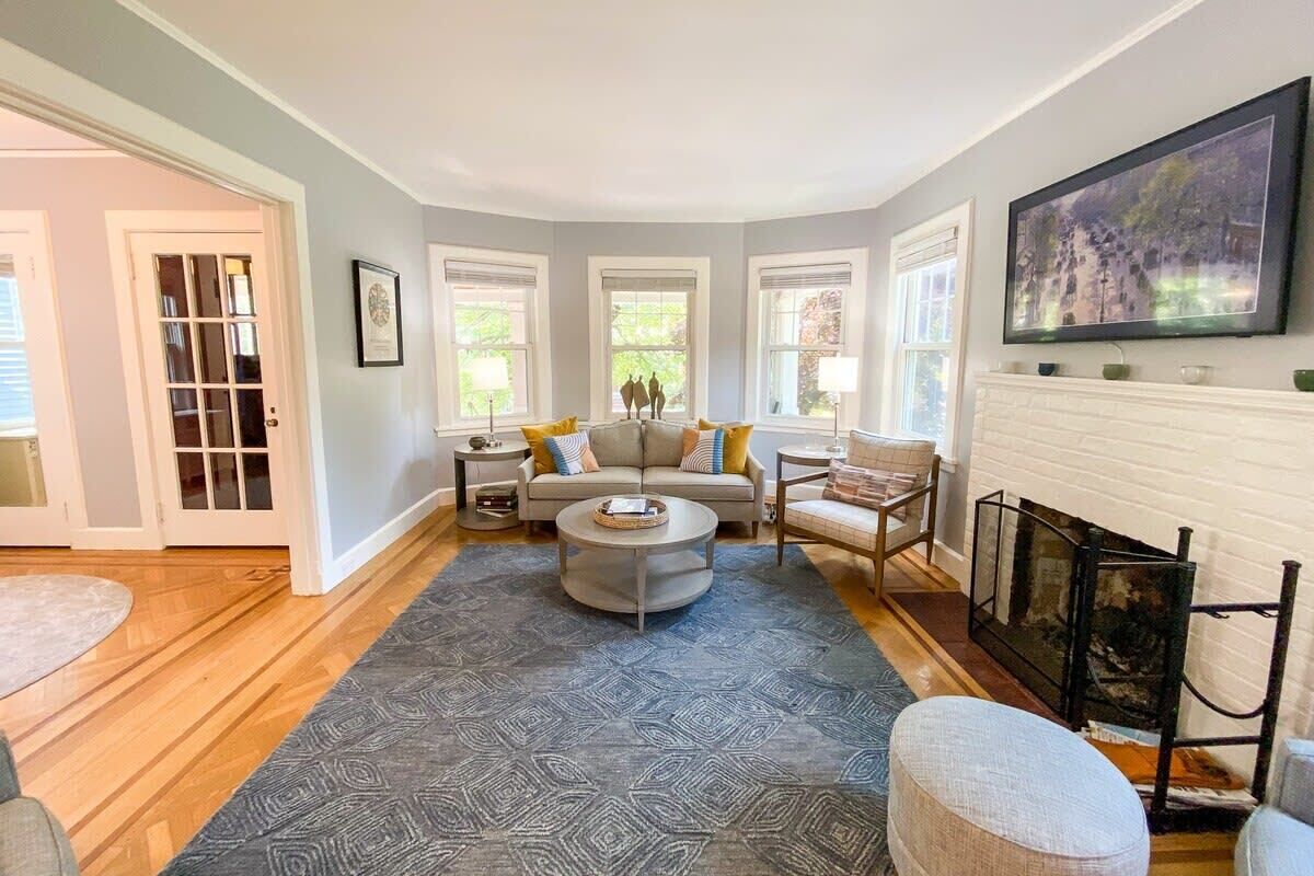 East End Cottage - Charming Family Home near Train