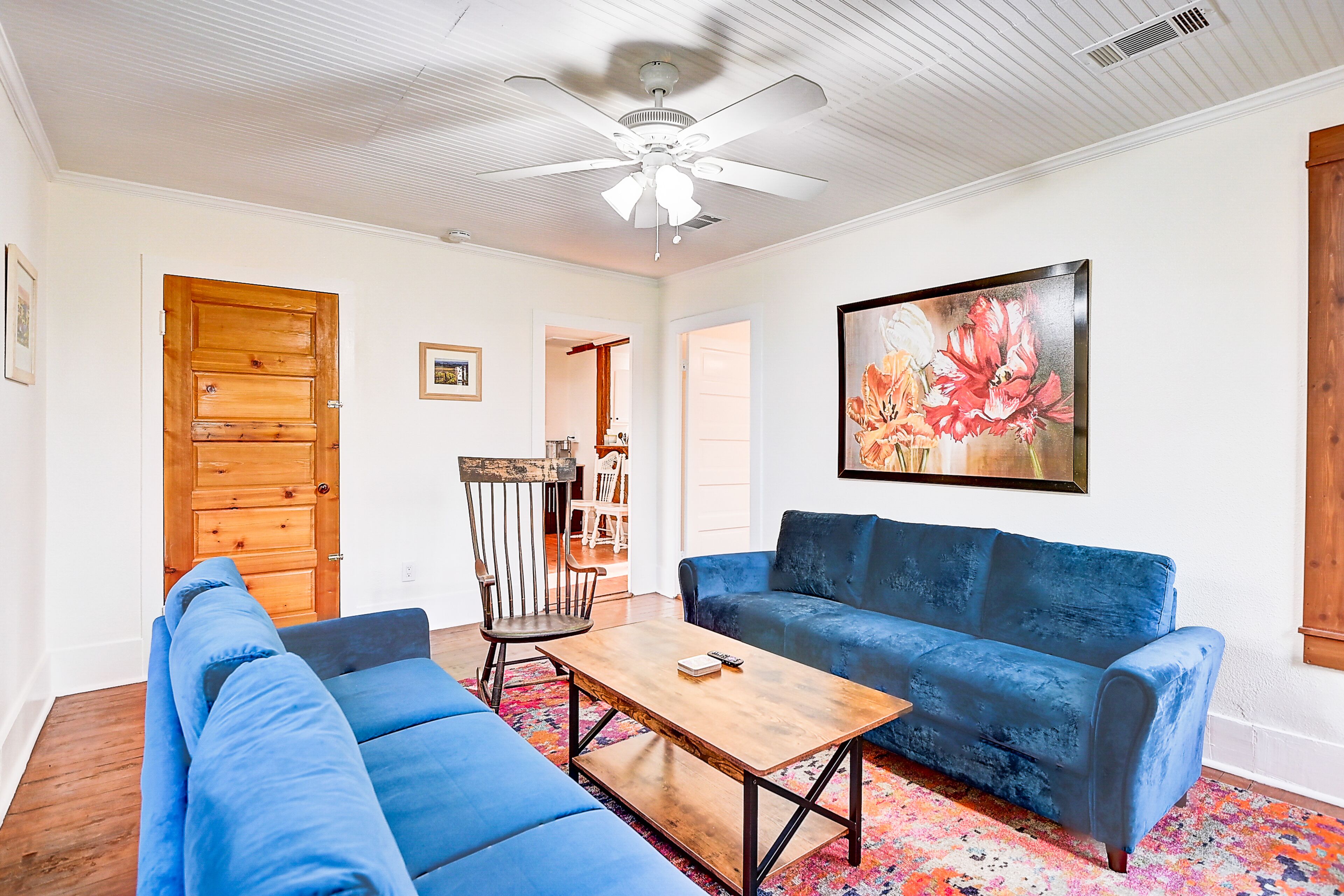 Lovely getaway lined by trees with a deck, grill, washer/dryer, and central AC