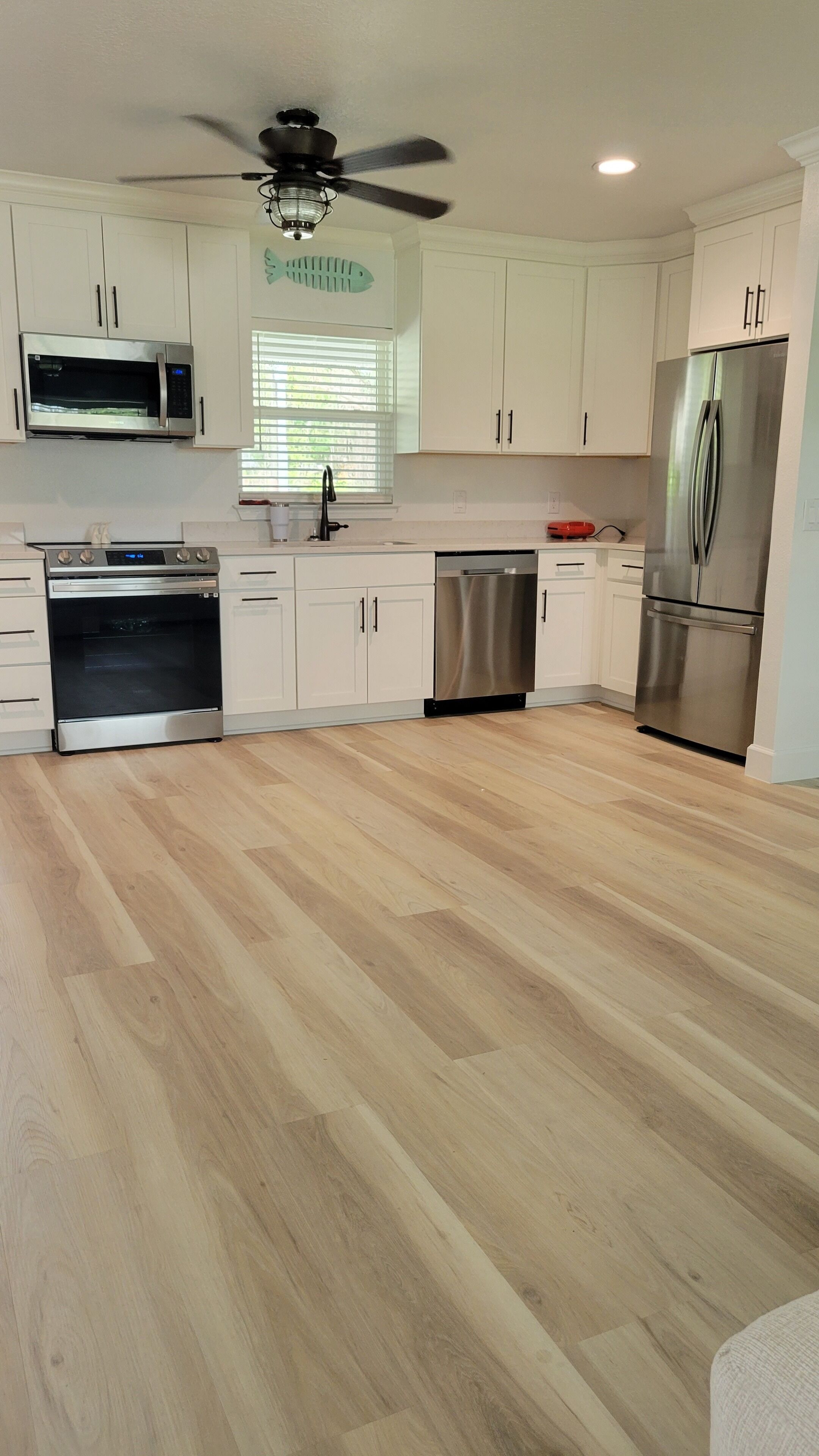  Beach house next to boat ramp. Walking distance to beach and intercoastal. 