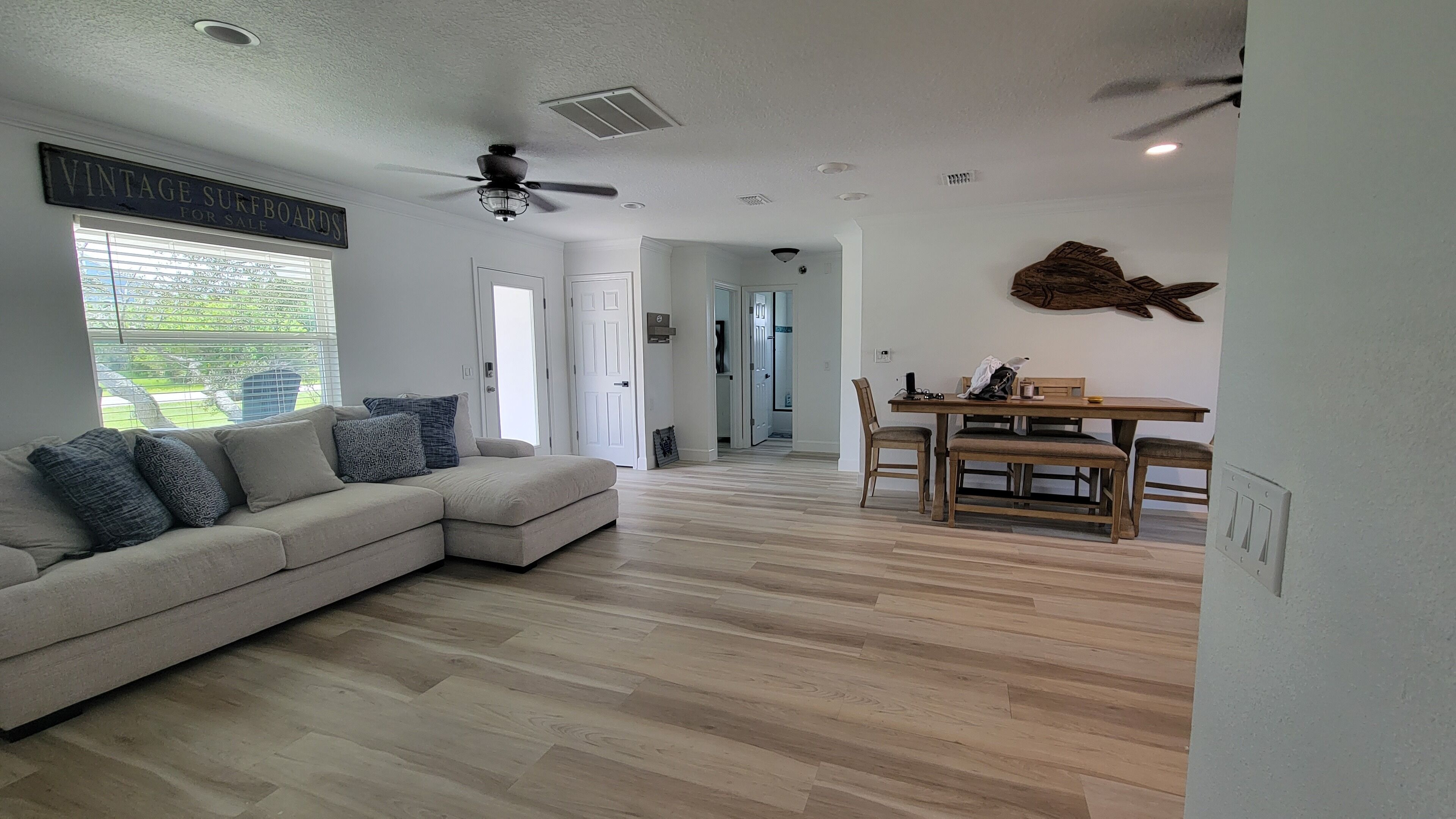  Beach house next to boat ramp. Walking distance to beach and intercoastal. 